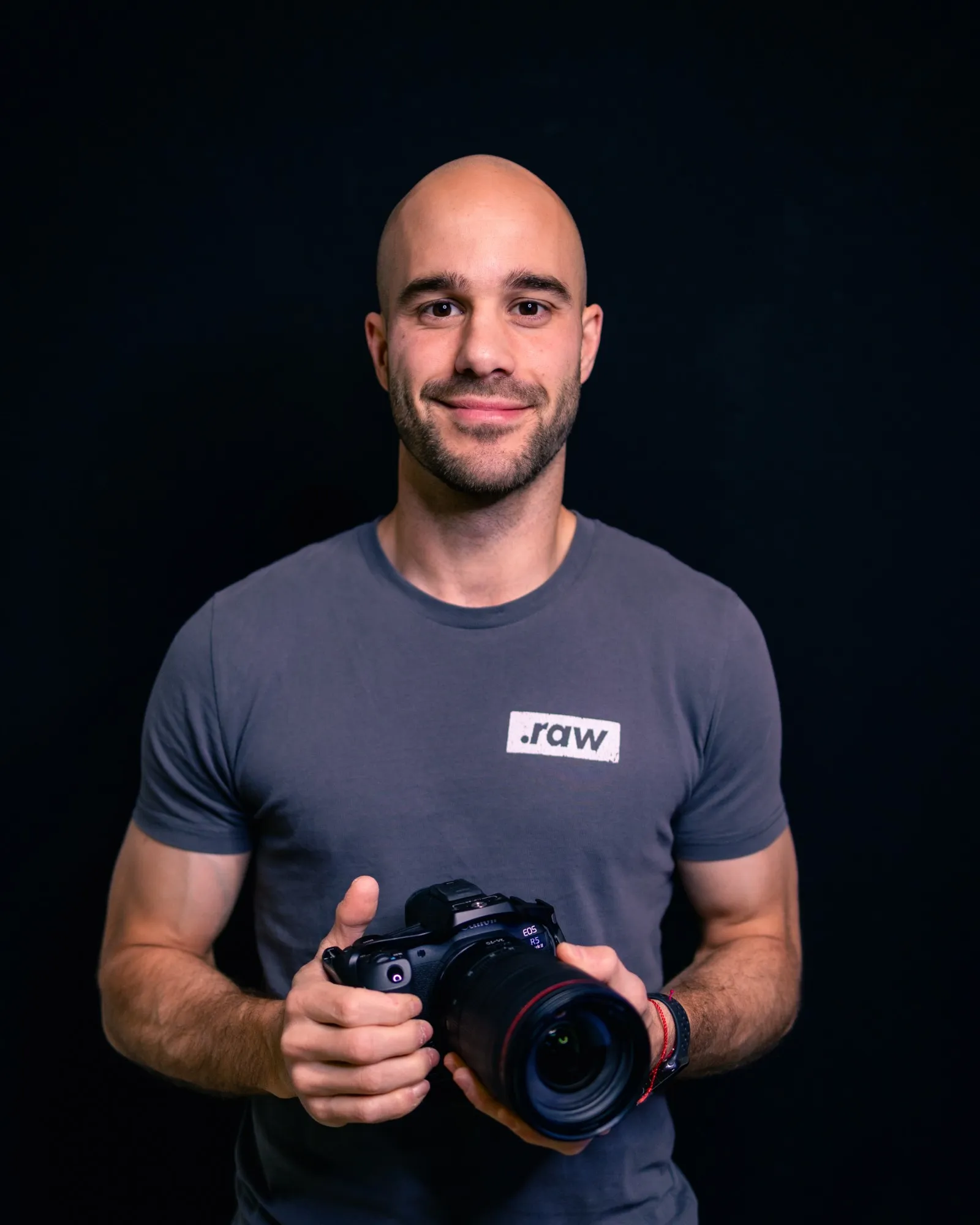Retrato de Alejandro Luengo, fundador de .RAW Academy.